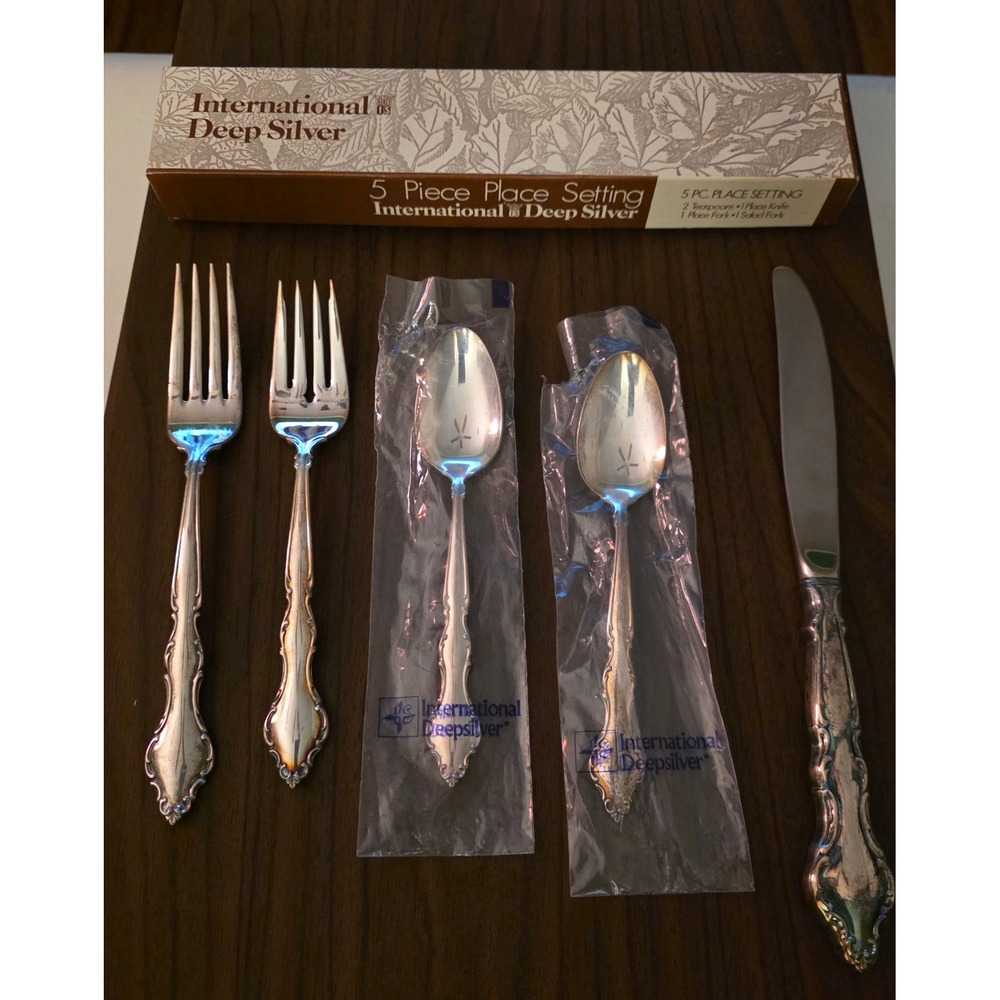 International Deep Silver Wakefield 5 Piece Setting Orleans Silverplate Flatware